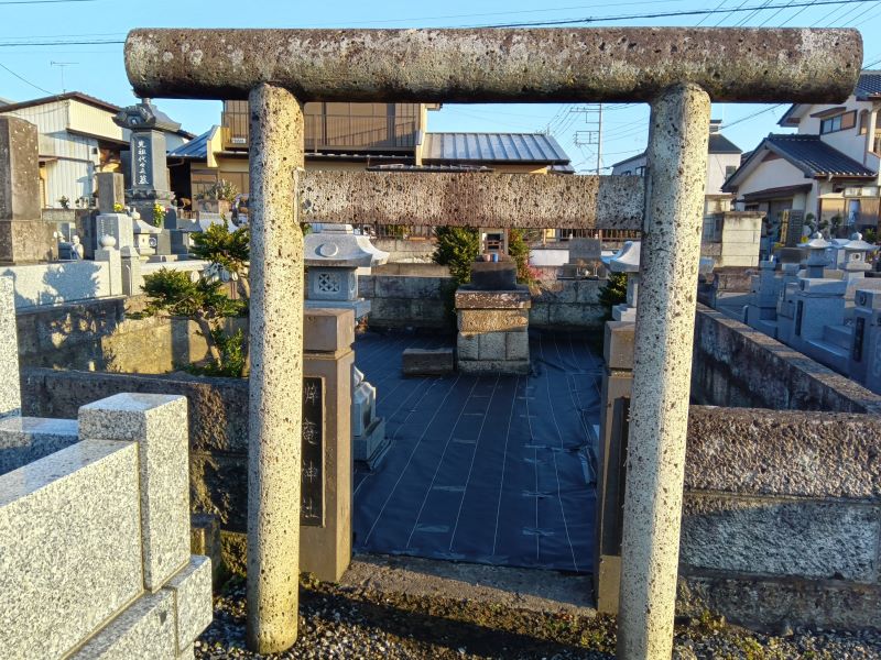 弁庵神社全景