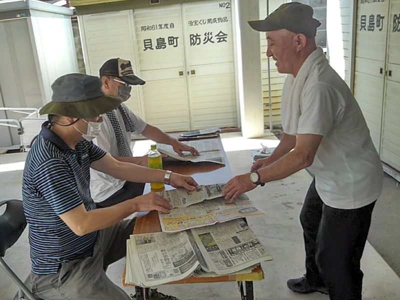 新聞紙スリッパ